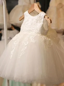 Robes cortège enfant blanche en dentelles col rond brodé robe de fille de fleur