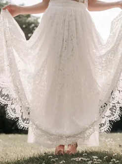 Robes de demoiselle d'honneur blanches deux pièces en dentelle blanche sans manches à col bijou
