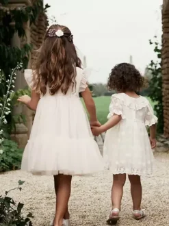 Robes de demoiselle d'honneur blanches en tulle ivoire à manches courtes et col bijou