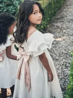 Robes de demoiselle d'honneur blanches en polyester ivoire à manches courtes et col bijou
