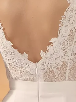 Robes de mariée courtes col bijou manches courtes longueur thé