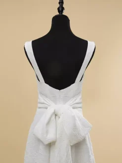 Robes de mariée courtes col bijou sans manches coupe trapèze taille naturelle en polyester