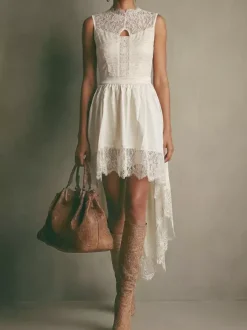 Robes de soirée romantiques midi asymétriques bohèmes en dentelle sans manches à col rond et coupe asymétrique fluide