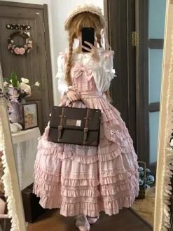 Robe Sweet Lolita avec ceinture en dentelle et volants longueur thé.