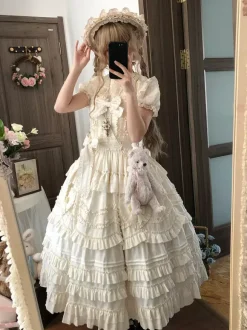Robe Sweet Lolita avec ceinture en dentelle et volants longueur thé.