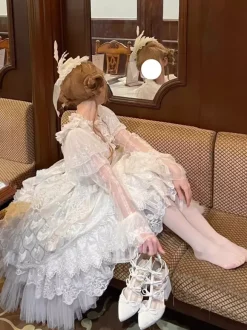 Robe Sweet Lolita sans manches à bordure en dentelle et jupe-salopette bouffante disponible en 3 couleurs