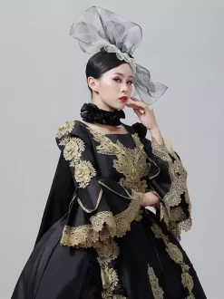 Robe vintage baroque rococo victorienne de style Marie-Antoinette broderies dorées robe noire