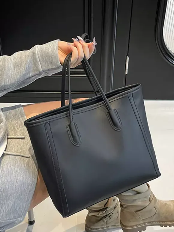 Sac cabas minimaliste en cuir à blocs de couleur grande capacité idéal pour les trajets quotidiens. Sac à bandoulière.