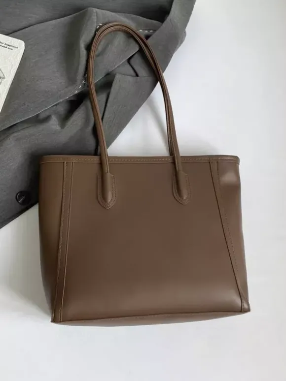 Sac cabas minimaliste en cuir à blocs de couleur grande capacité idéal pour les trajets quotidiens. Sac à bandoulière.