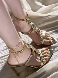 Sandales à talons hauts dorées bout ouvert strass brides et talons aiguilles chaussures de soirée