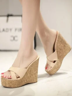 Sandales compensées pour femme Cocktail Détails métalliques Sandales à bout ouvert en cuir verni