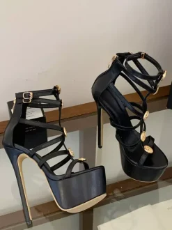 Sandales noires sexy à plateforme bout ouvert détails métalliques talons hauts et brides