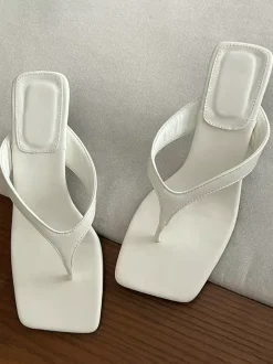 Sandales tongs pour femmes à talons hauts et sans talon.