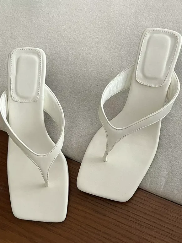 Sandales tongs pour femmes à talons hauts et sans talon.
