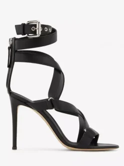 Sandales noires à talons hauts bout ouvert brides et talons aiguilles