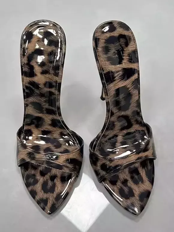 Sandales à talons aiguilles léopard bout ouvert sans talon.