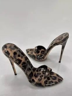 Sandales à talons aiguilles léopard bout ouvert sans talon.