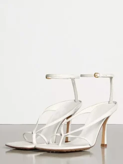 Sandales tongs bleues pour femmes sandales à talons hauts et brides.