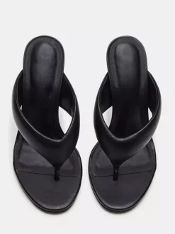 Sandales tongs noires à talons hauts et dos nu