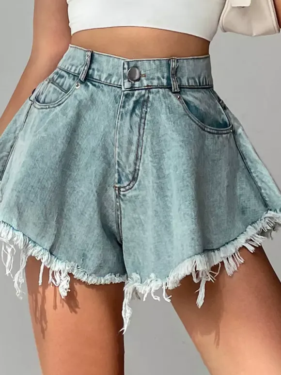 Short en jean taille haute à franges brutes jambes larges coupe trapèze.