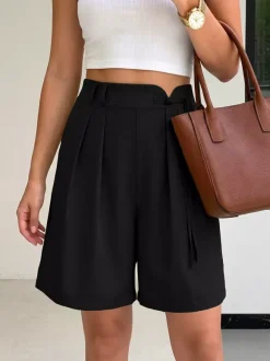 Short plissé taille haute pour femme asymétrique à nouer à la taille coupe ample et décontractée idéal pour l'été.