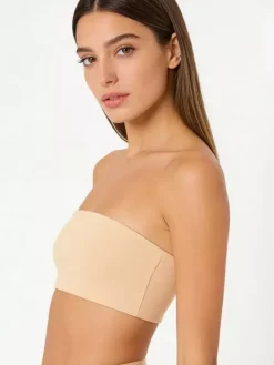 Soutien-gorge bandeau sans bretelles couleur chair sans coutures. Sous-vêtements