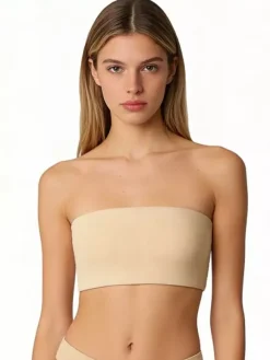 Soutien-gorge bandeau sans bretelles couleur chair sans coutures. Sous-vêtements