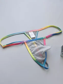 String pour homme avec ceinture arc-en-ciel en maille transparente
