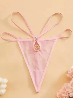 String en dentelle noire lingerie féminine culotte transparente en résille.