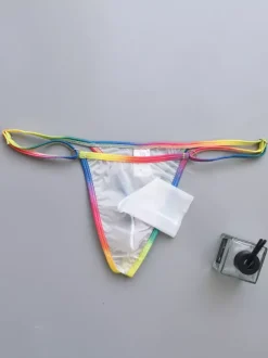 String pour homme avec ceinture arc-en-ciel poche séparée et tissu transparent en maille.