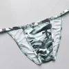 String pour homme en soie glacée à imprimé camouflage