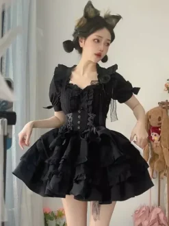 Tenues gothiques Lolita noires à lacets et volants en jacquard ensemble haut et jupe à manches courtes