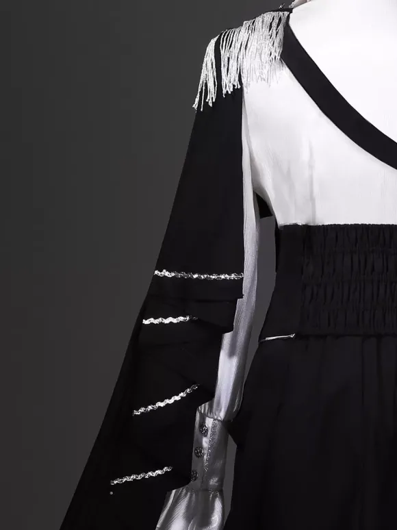 Tenues Ouji Lolita Gothique : cape à manches longues haut blanc ceinture noire et pantalon