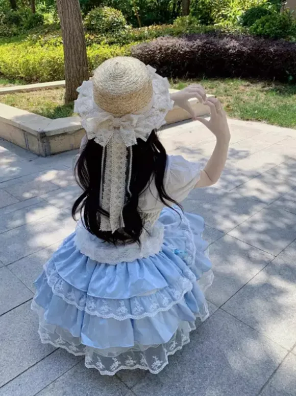 Tenues Sweet Lolita bleu ciel clair à lacets avec n艙uds en dentelle et imprimé floral ensemble haut sans manches et jupe