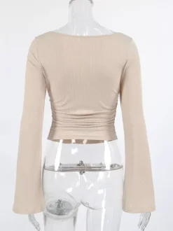Top beige côtelé à manches longues pour femme - Coupe ajustée manches évasées et froncées sur le devant - Style streetwear minimaliste et basique pour le printemps 2026