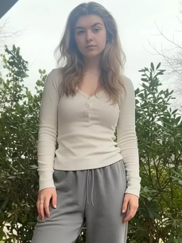 T-shirt Henley côtelé pour femme - Coupe ajustée col V manches longues boutonnage sur le devant - Idéal pour le printemps 2026