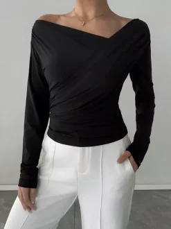 T-shirt à manches longues noir à col asymétrique en polyester pour femme
