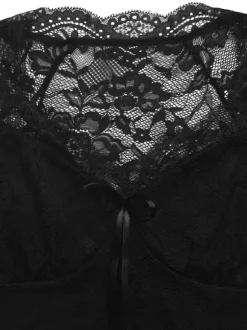 T-shirt noir à manches courtes et col en V découpé pour femme