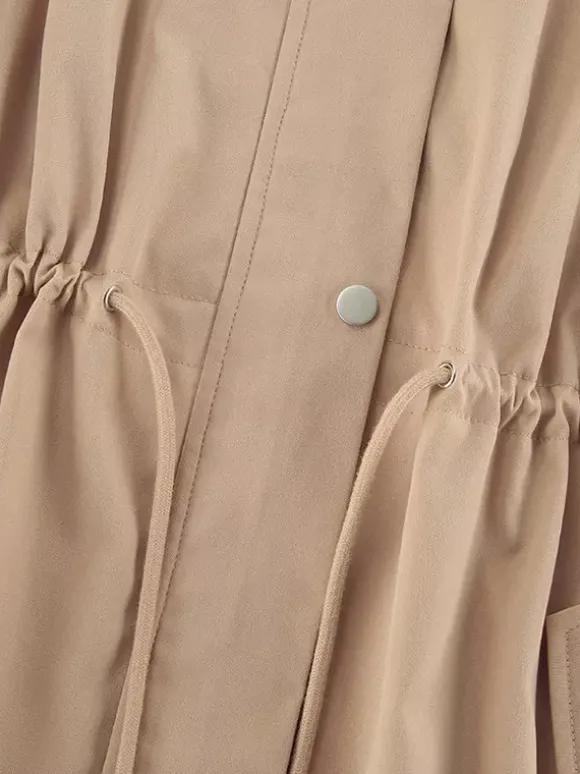 Veste coupe-vent kaki à col montant pour femme - Taille élastiquée avec cordon de serrage - Coupe ample - Style cargo utilitaire - Collection printemps 2026