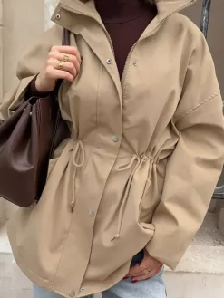 Veste coupe-vent kaki à col montant pour femme - Taille élastiquée avec cordon de serrage - Coupe ample - Style cargo utilitaire - Collection printemps 2026