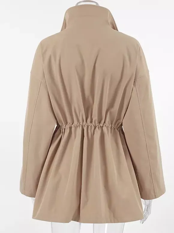 Veste coupe-vent kaki à col montant pour femme - Taille élastiquée avec cordon de serrage - Coupe ample - Style cargo utilitaire - Collection printemps 2026