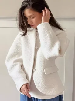 Veste courte blanche en bouclette pour femme - Élégante veste d'extérieur à col V manches bouffantes et coupe ajustée - Chic français pour le printemps 2026