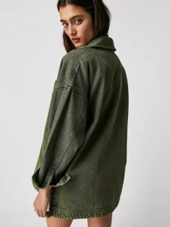 Veste en jean oversize pour femme - Délavage moyen coupe boyfriend fentes latérales - Style trucker - Collection printemps 2026
