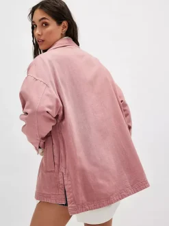 Veste en jean oversize pour femme - Délavage moyen coupe boyfriend fentes latérales - Style trucker - Collection printemps 2026