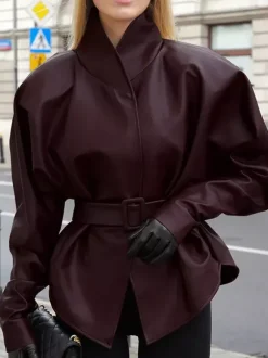 Veste ceinturée en similicuir bordeaux pour femme - Col montant taille cintrée basque - Style streetwear chic printemps 2026