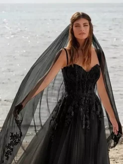 Voiles de mariée à un niveau en tulle appliqué avec bordure en dentelle appliquée et effet cascade