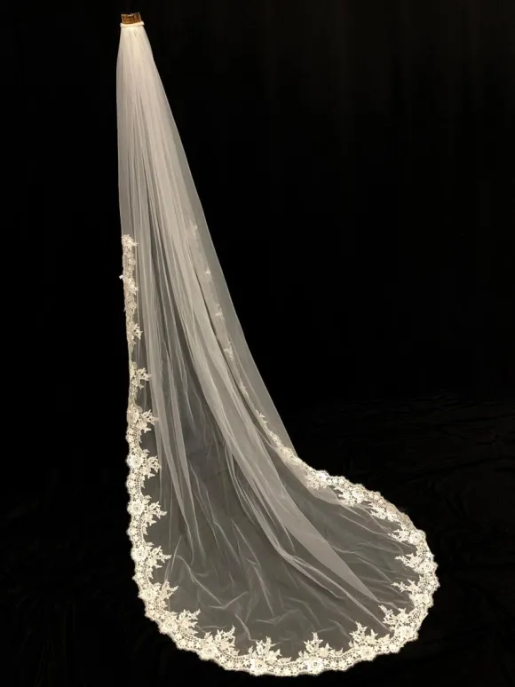 Voiles de mariée en dentelle Voiles de tulle à un niveau Applique Voiles de mariée en cascade