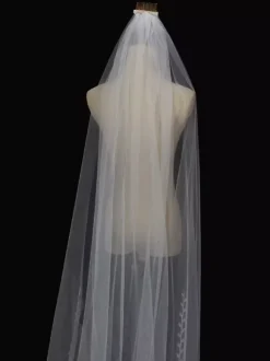 Voiles de mariage ivoire à un niveau tulle bord fini cascade long voile de mariée