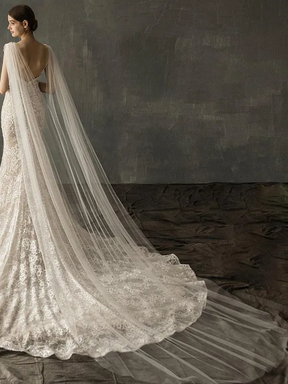 Voiles de mariage un niveau clouté bord coupé voiles de mariée classiques