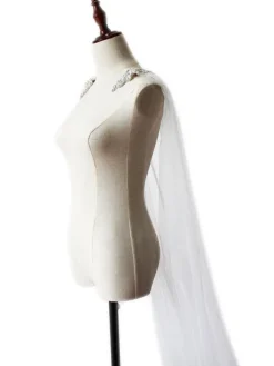 Voiles de mariage un niveau clouté bord coupé voiles de mariée classiques